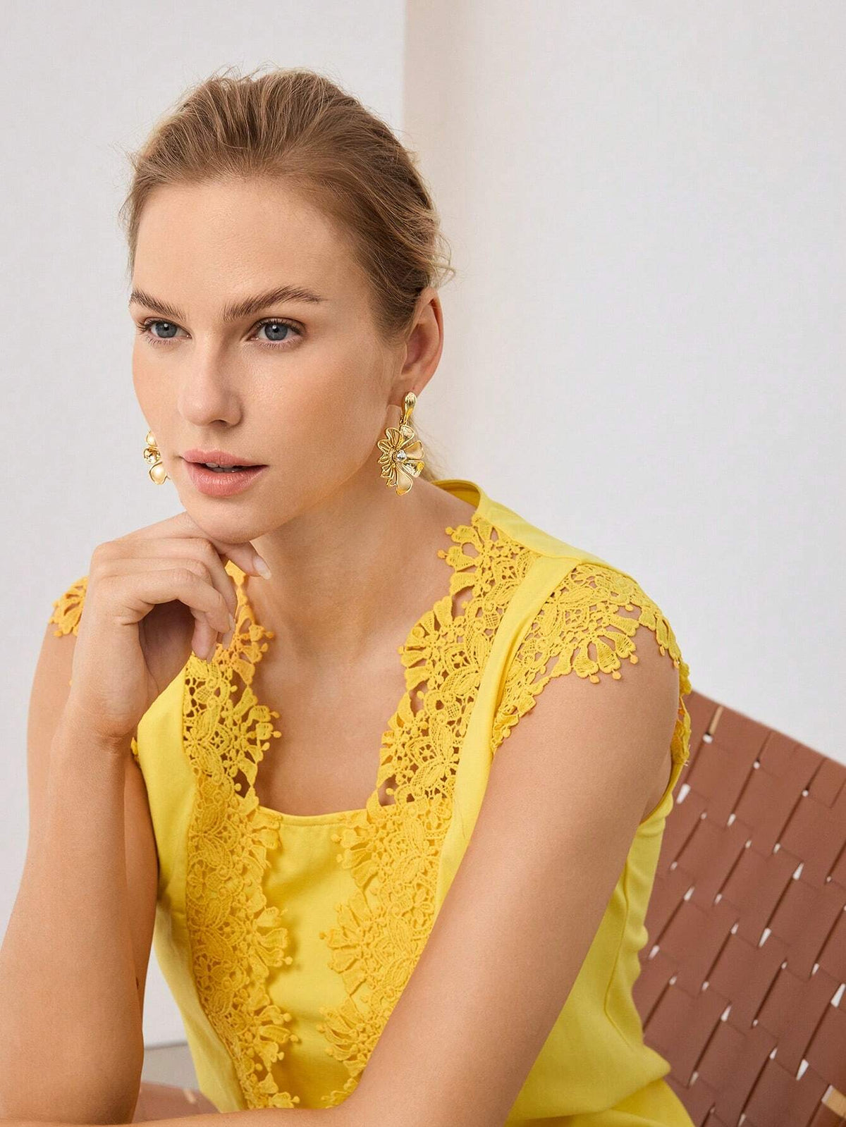 Brinco Pendente Floral Valentina