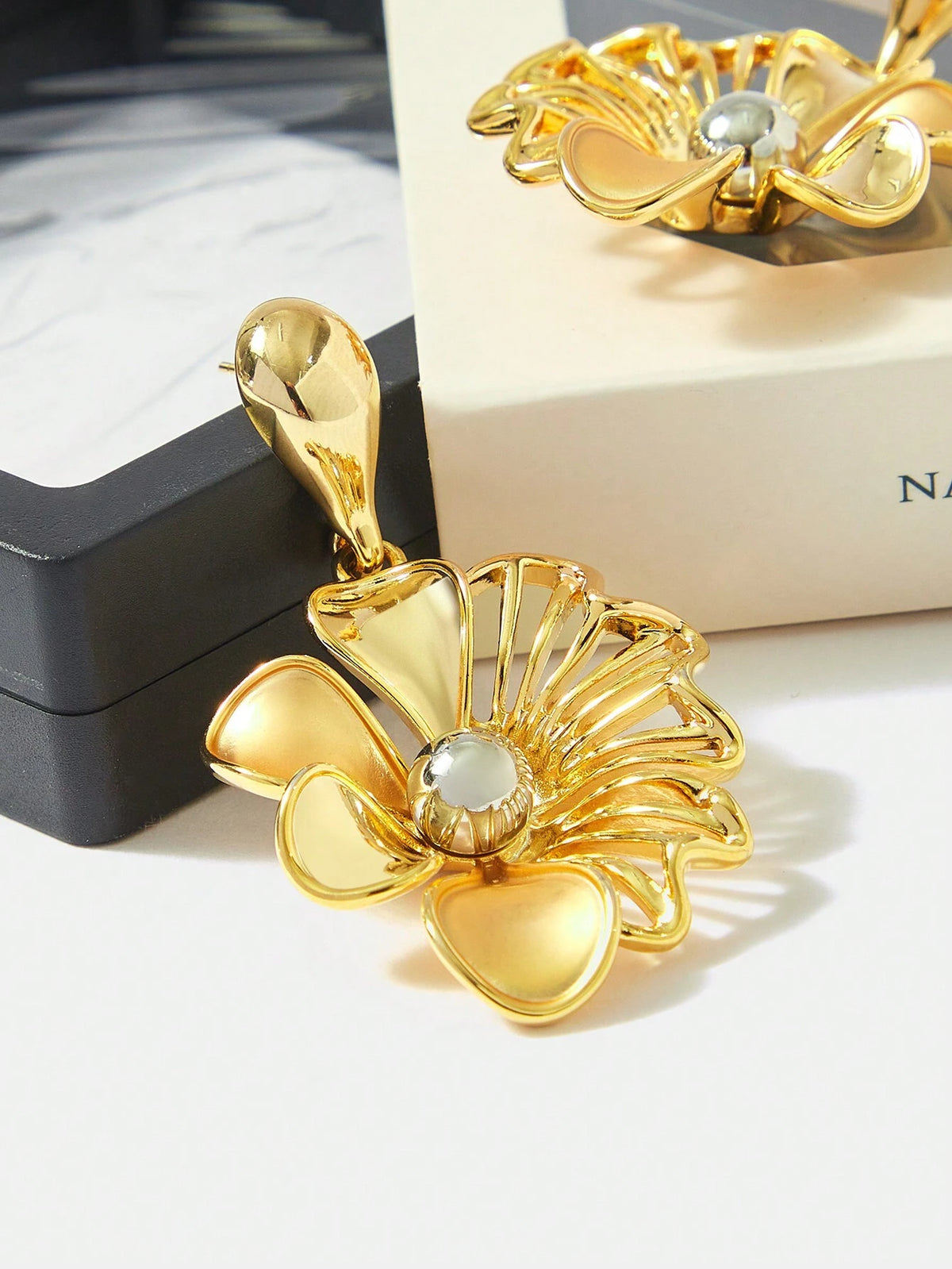 Brinco Pendente Floral Valentina