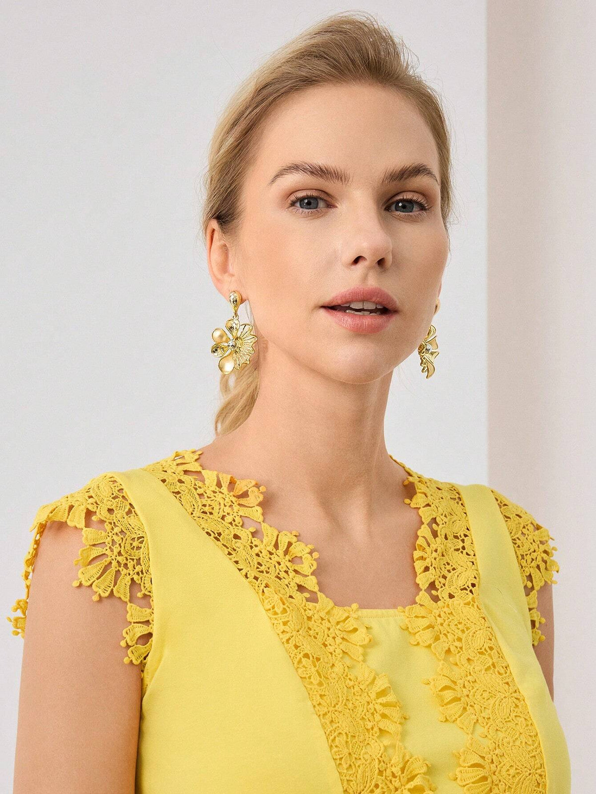 Brinco Pendente Floral Valentina