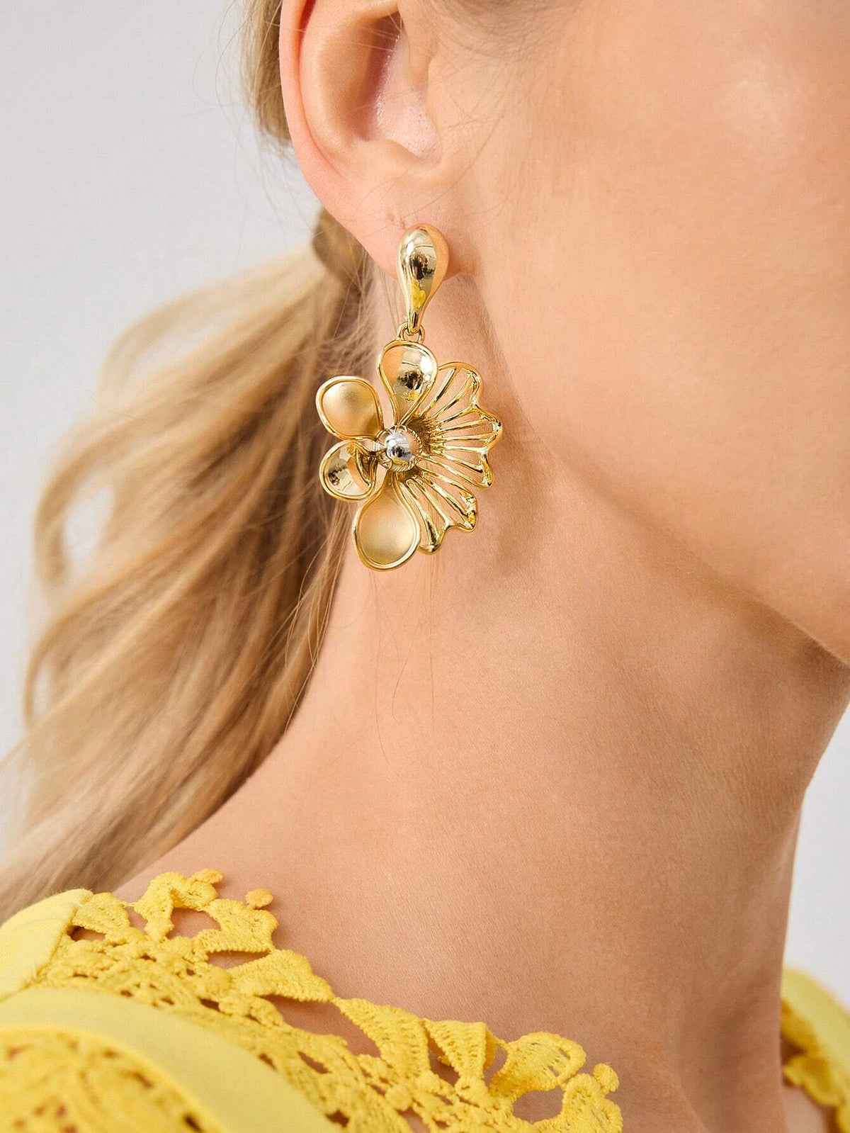 Brinco Pendente Floral Valentina