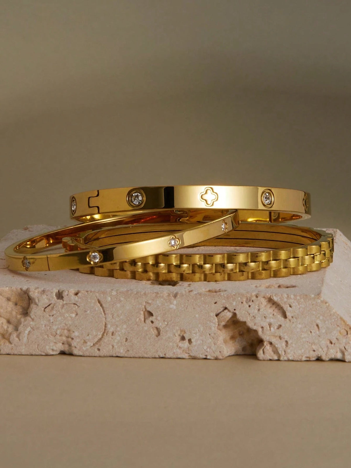 Pulseira Feminina Helena de Trevo Banhada a Ouro 18K TAINA JOIAS